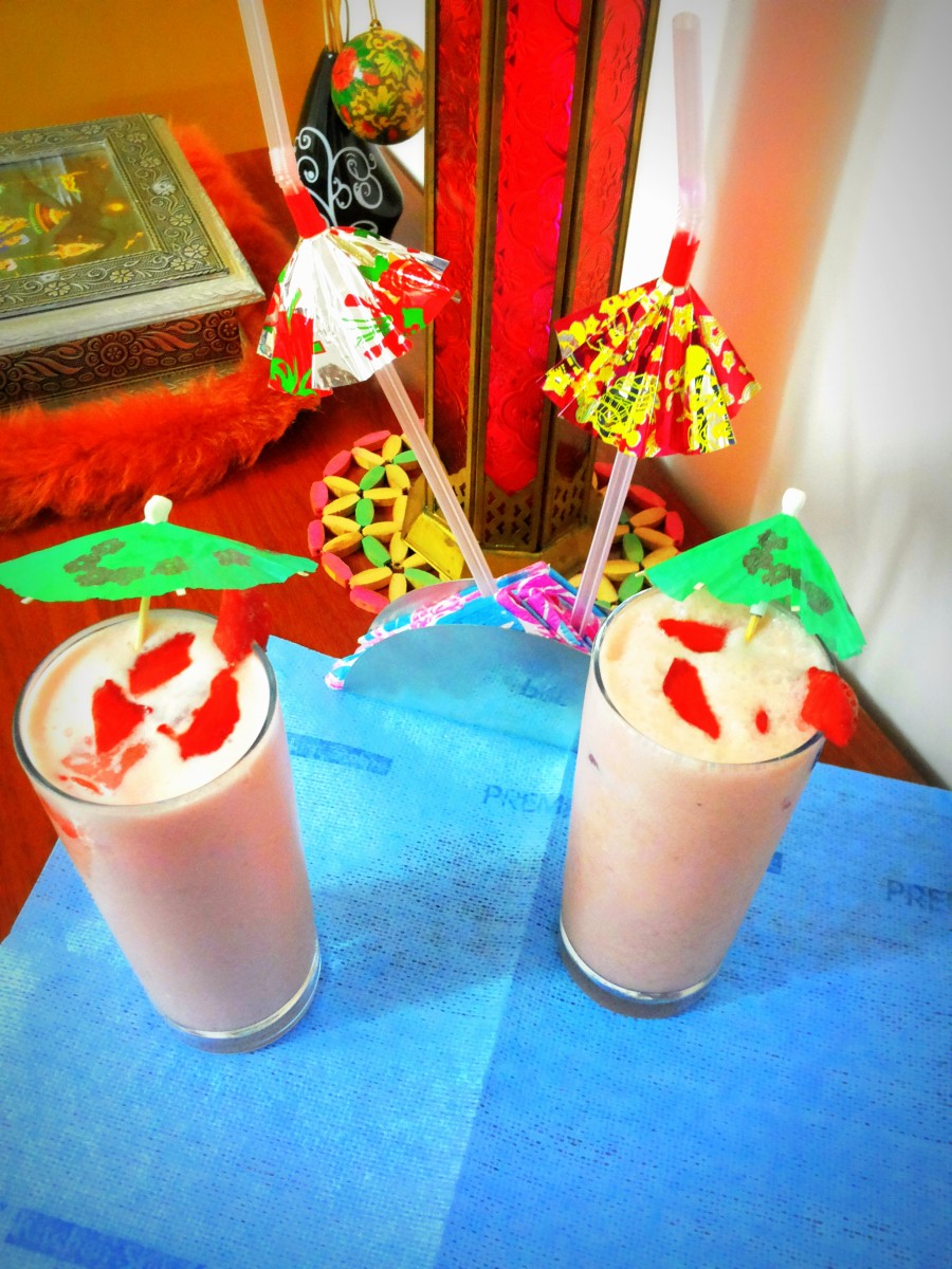 Strawberry lassi (curd/yoghurt based drink) | Indian Cooking Manual