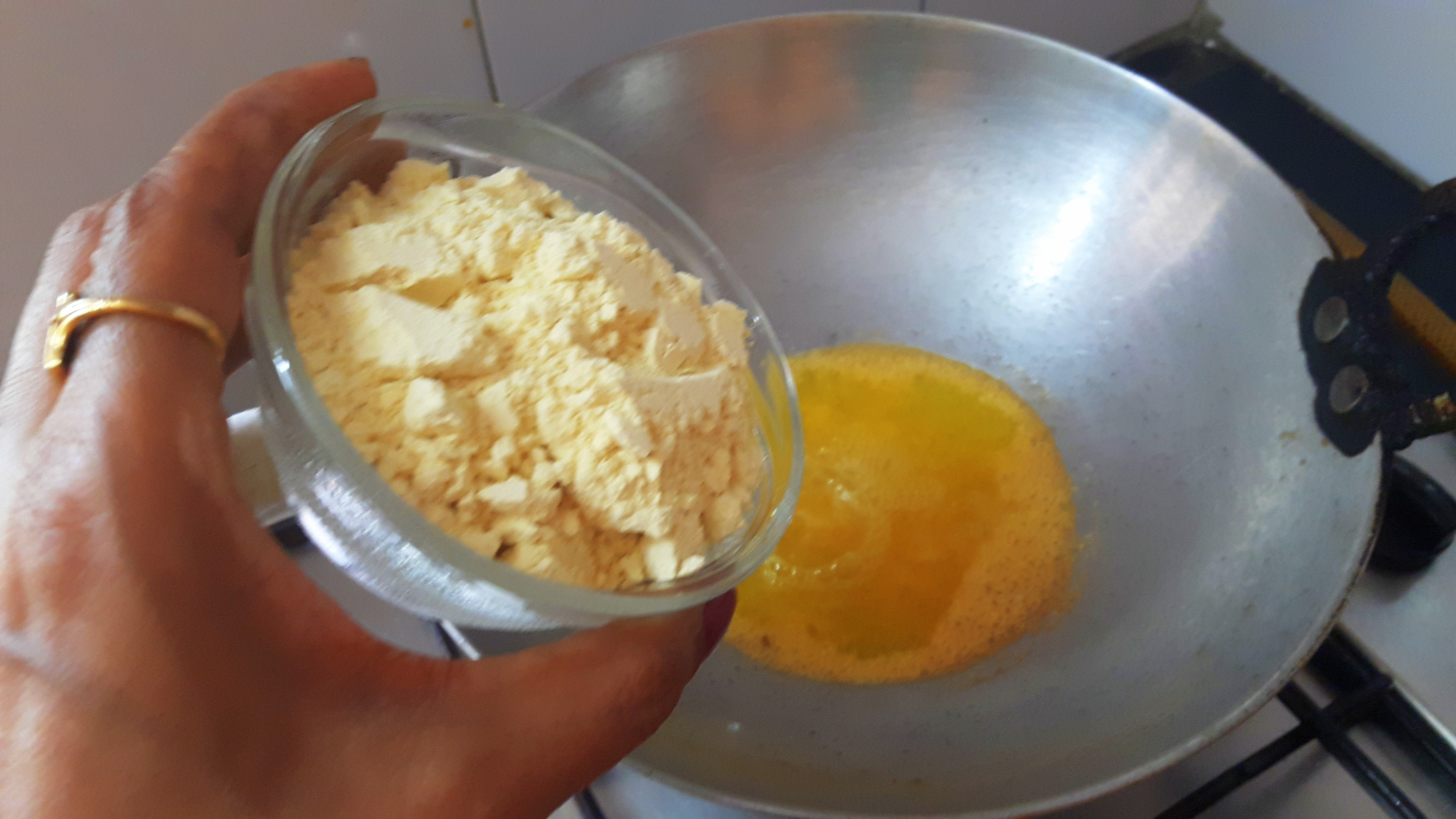 besan-gram-flour-ka-halwa-indian-cooking-manual