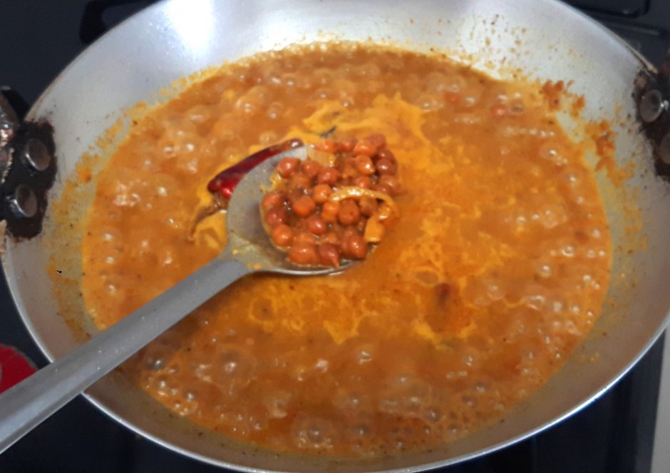 Kala Chana Curry (Bengal Gram/ Black Chick Peas curry) (South Indian ...
