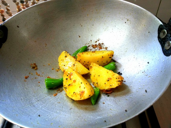 frying boiled potatoes