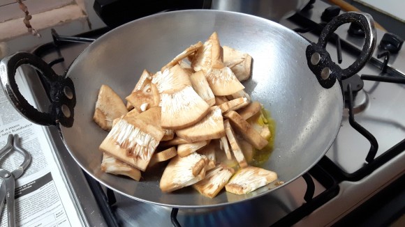 Fry kathal and potato till golden brown 