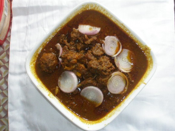 Mutton currywith whole garlic