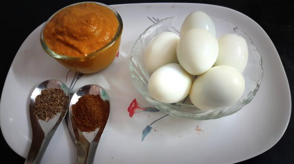 Remove the shell of boiled egg