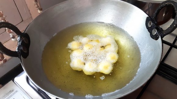 frying gulabjamin