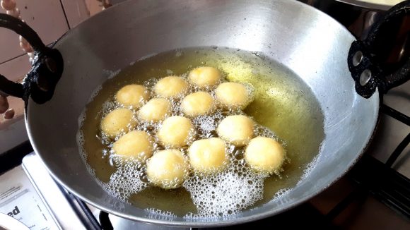 frying gulabjamin