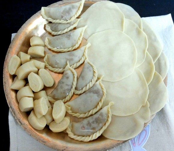  poori , raw gujhiya, balls