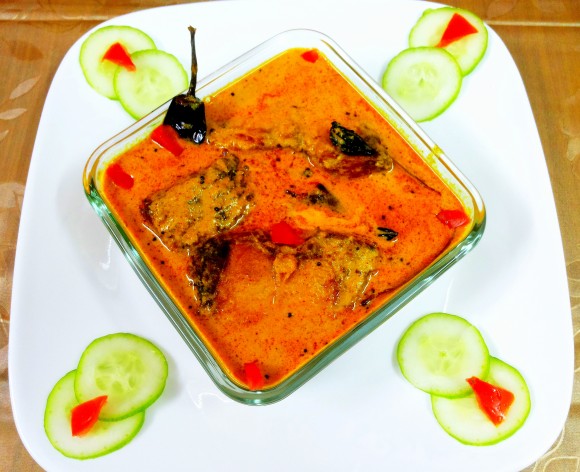 Fish in curd (yogurt) gravy