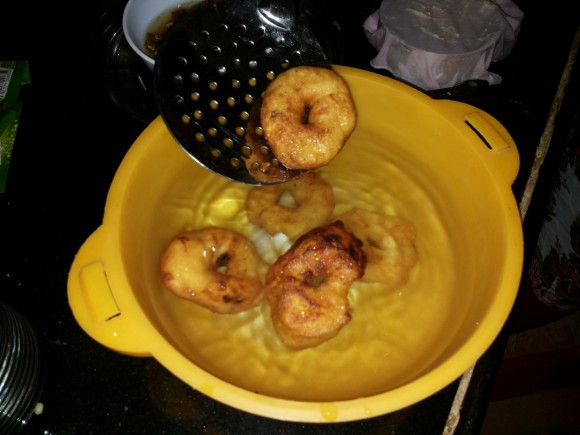 fried vada into water