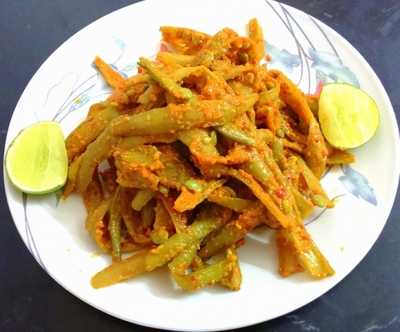 Achari guwar phalli (cluster beans)