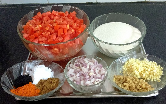 ingredients ofTamater (tomato) ki khatti-mitthi chutney