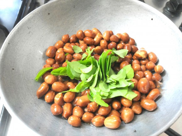 adding curry leaves