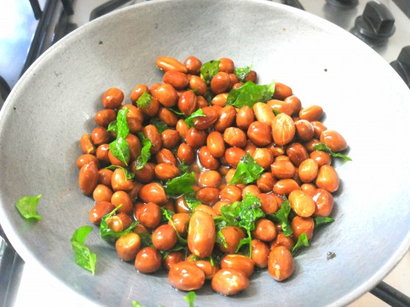 frying curry leaves