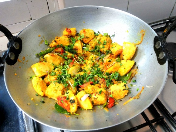 Garnish with chopped coriander leaves.