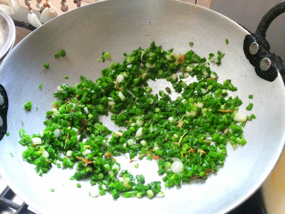 frying spring onion