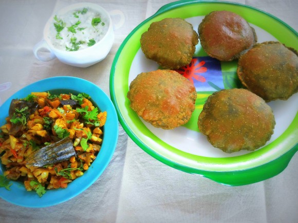 Palak (spinach) poori