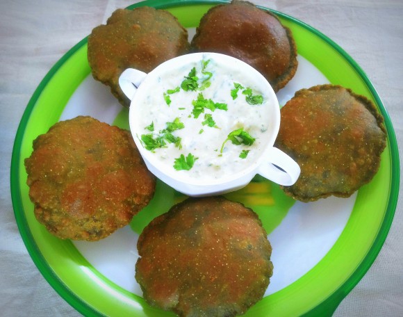 Palak (spinach) poori