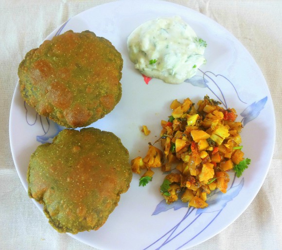 Palak (spinach) poori