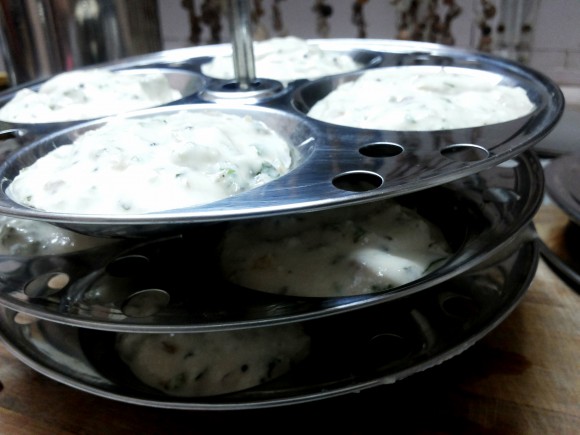 Place the idli stand into the idli cooker 