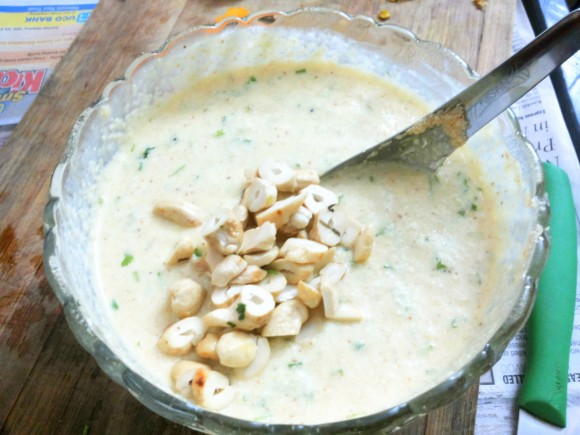 add fresh coriander leaves, fried cashew nut, chopped ginger and fried coconut