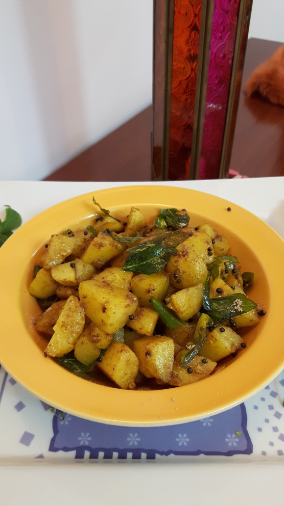 Dry aaloo (quick aaloo fry)