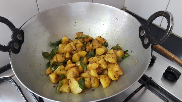 Dry aaloo (quick aaloo fry)