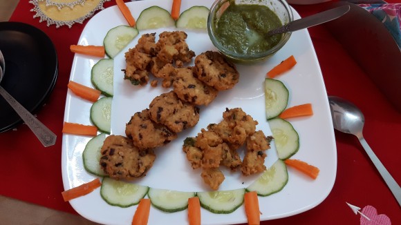 Kachari (split Bengal gram) pakoda (fritters)