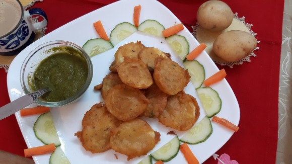 Aaloo (potato) pakoda (fritters)