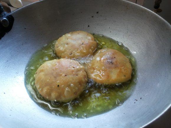 Deep fry the kachori