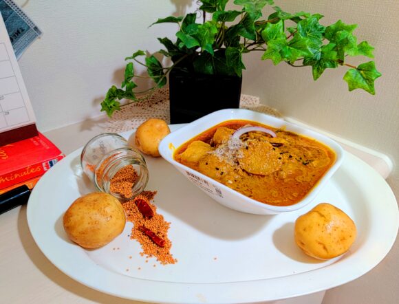 Aaloo re Jhol (Potato Curry from Bengali Cuisine)