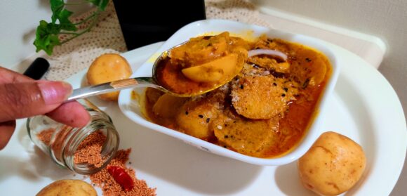 Aaloo re Jhol (Potato Curry from Bengali Cuisine)