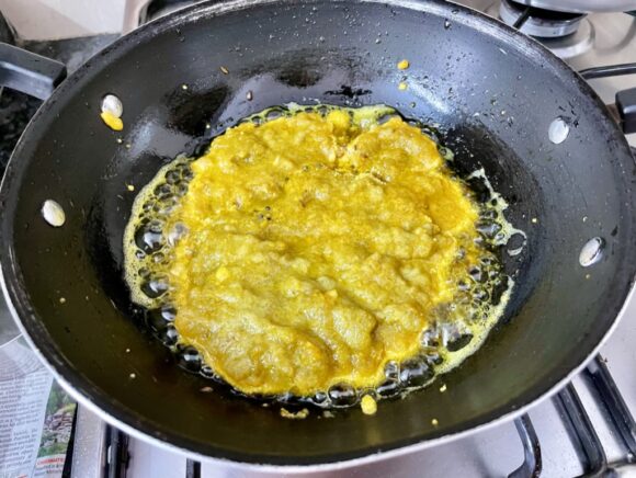 place fish egg all over the pan