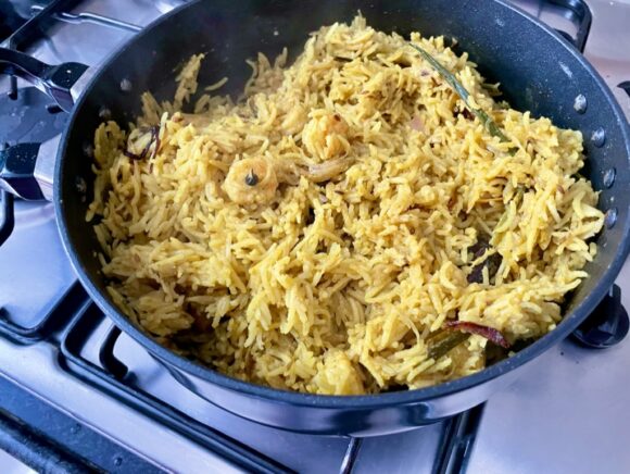 stir lightly the pulao with the help of fork