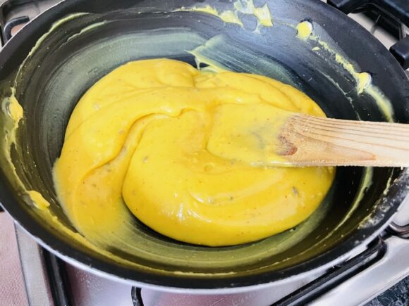 The batter gets thickened in about 10-12 minutes