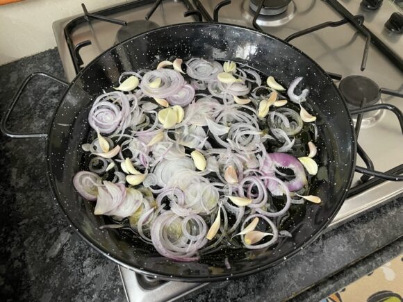 Make a bed of sliced onion, garlic,  tomato, parwal, ginger and green chilli.