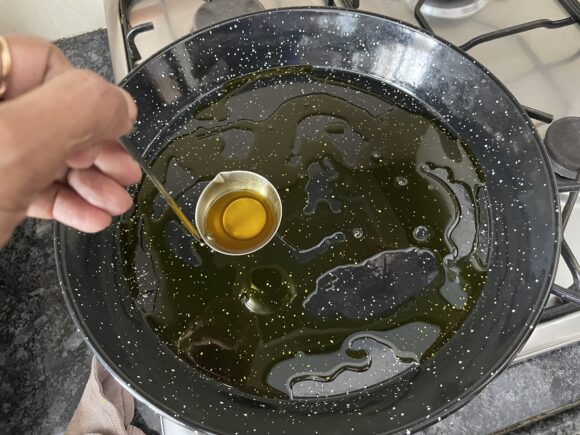 Heat oil in fry pan on high flame