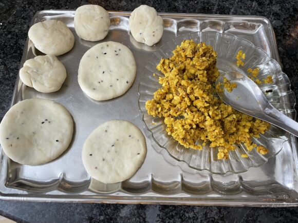 make 3’’ diameter circle (leaving centre little thicker than edge), stuff the stuffing in the centre.