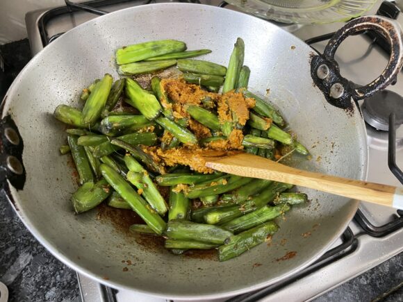 add fried pui saag danthal