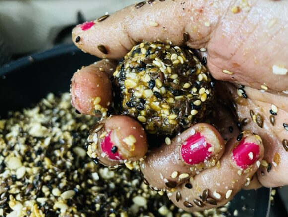 shape the mixture in laddu by using your palm