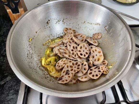 Add boiled lotus root